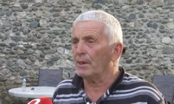I helmuari bashkë me pesë anëtarë të familjes: Ujin e njëjtë e kemi pirë prej katër vitesh