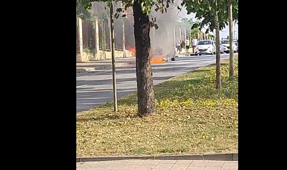 Digjet një veturë, policia jep detaje