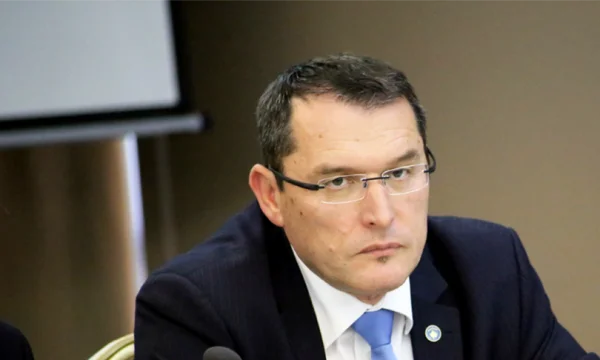 Gecaj kërkon protestë gjithë-popullore për shkarkimin e Albin Kurtit, ironizon edhe me Bislimin