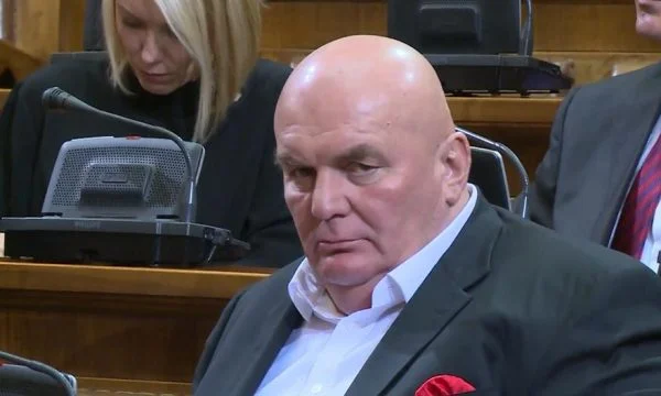 Politikani serb u kërkon qytetarëve atje të mos i bëjnë pushimet në Shqipëri, arsyeja krejt palidhje