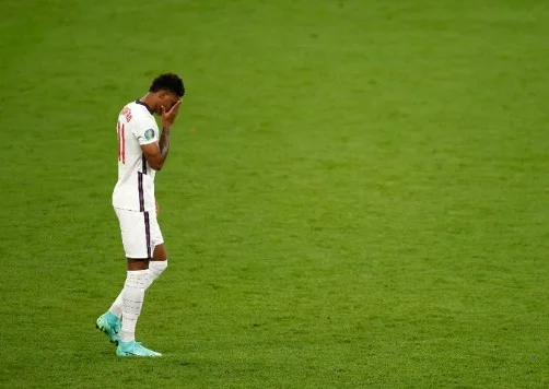 Sulmuesi i Man Utd, Marcus Rashford, do të humbasë dy muajt e parë të sezonit në Premier League