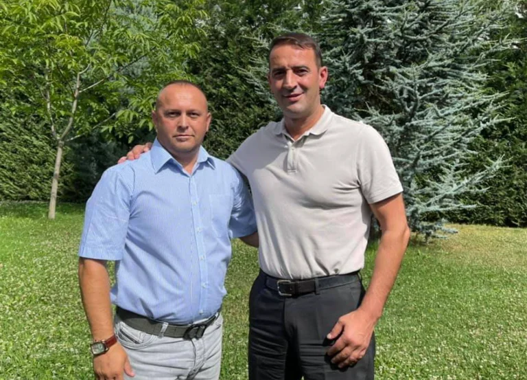 Familjari i Arben Vitisë, i bashkohet Daut Haradinajt për garën në Prishtinë