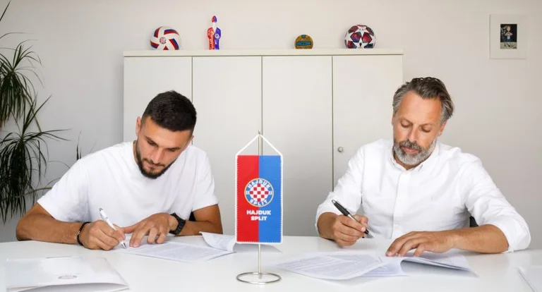 Zyrtare: Lumbardh Dellova te Hajduk Split deri në vitin 2025