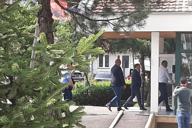 Ministri Mehaj në Deçan