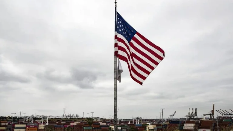 Ambasada amerikane: Personat e zhvendosur mund të kthehen në Kosovë