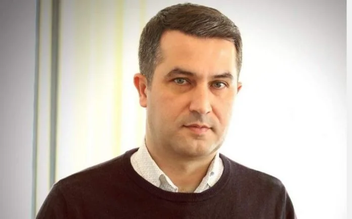 Behramaj: Është tejet e çuditshme se si Osmani e Kurti u munduan ta heshtin Simmons
