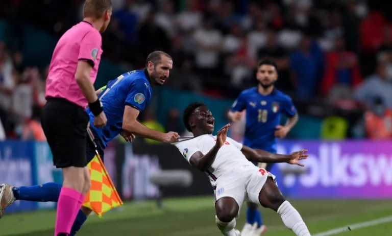 Fansat anglezë nisin peticion që finalja e Euro 2020 të luhet përsëri
