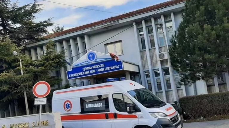 Dyshimet për helmim nga uji në fshatrat e Deçanit, 164 qytetarë kërkuan ndihmë mjekësore