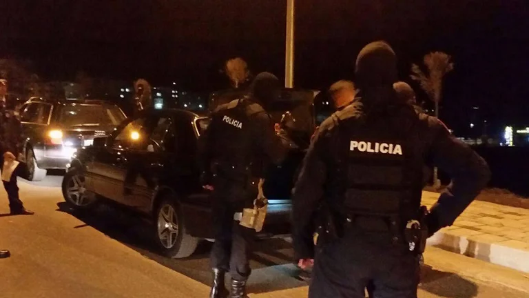 Shkatërrohet grupi kriminal që vepronte në SHBA, BE e Kosovë, 50 të arrestuar për kokainë e trafik emigrantësh