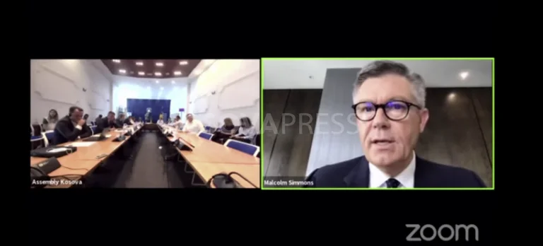 Skandalizon Simmons: Ka pasur edhe aferë seksuale mes gjyqtarëve në rastin Drenica