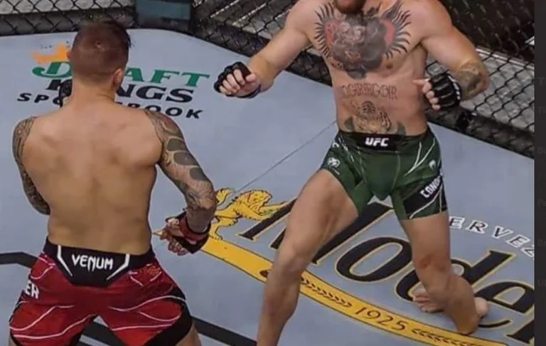 Momenti i “tmerrshëm” kur McGregor thyen këmbën në meçin kundër Poirier