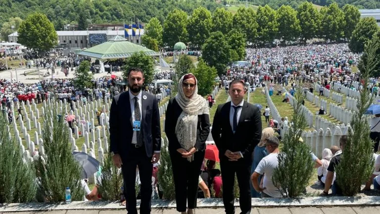 Mehaj te Memoriali i Gjenocidit në Srebrenicë: Bota nuk duhet të hesht