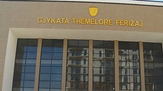 ‘Çka them unë ka mu ba këtu’, një muaj paraburgim për burrin që rrahu gruan në Ferizaj
