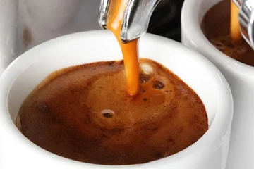 Wollen wir den Kaffee trinken, der lange gewesen ist?