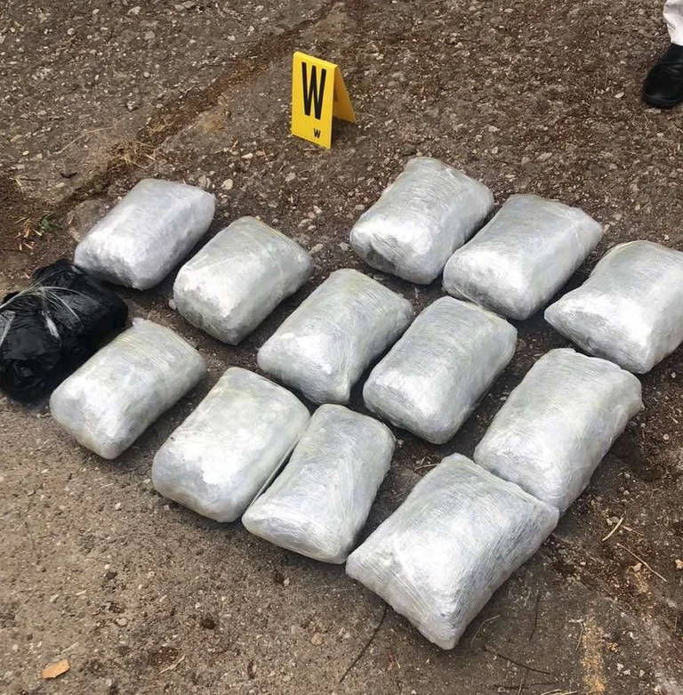Në Prishtinë e Gjilan, policia konfiskon mbi 14 kg marihuanë