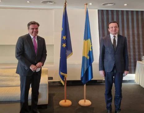 Kurti takon zv/presidentin e Komisionit Evropian, s’përmendet dialogu