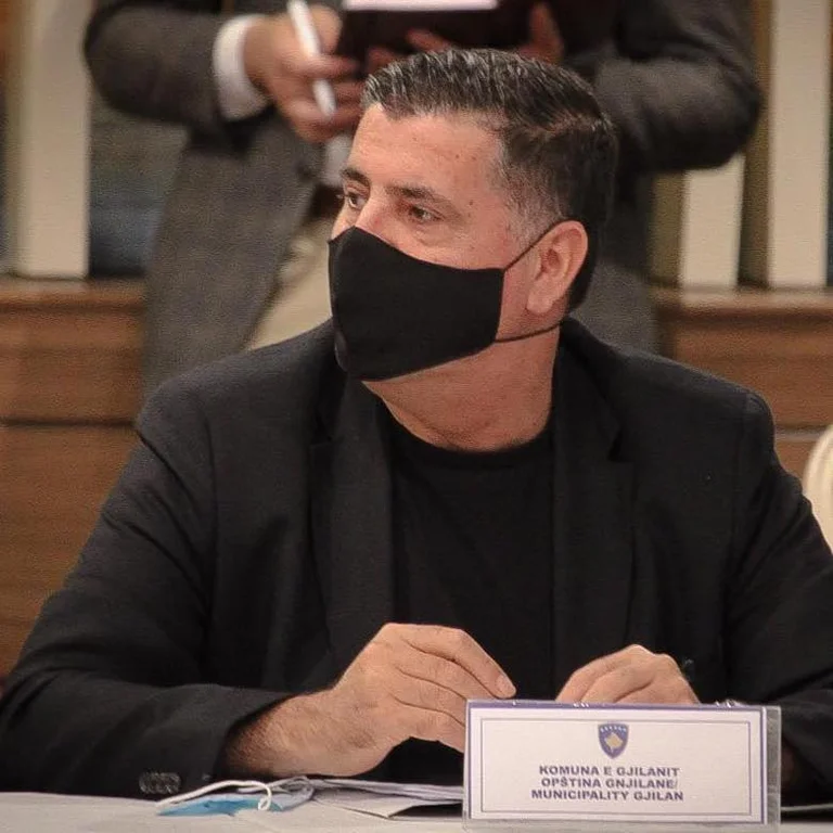 Lutfi Haziri: Ndër të parët jam vaksinuar me AstraZeneca, është vaksinë e sigurt