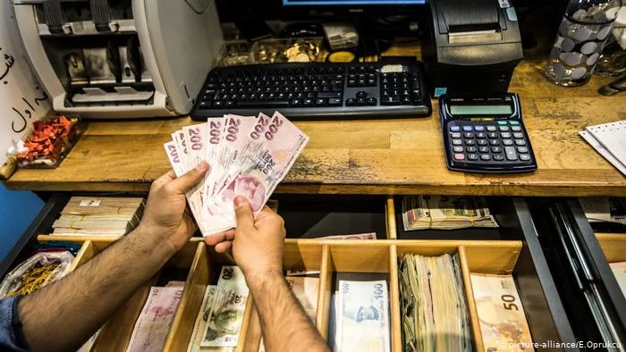 Politika monetare e Erdoganit nxit inflacion rekord