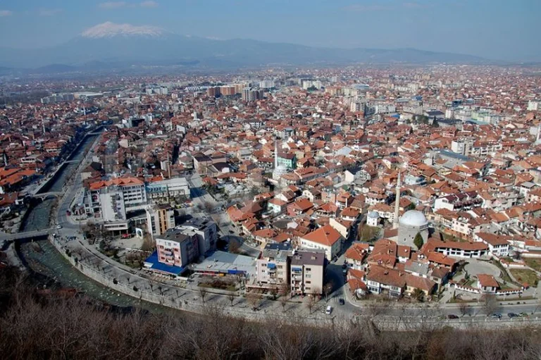 E incizonte dhe e fotografonte një grua fshehurazi, arresohet një burrë në Prizren