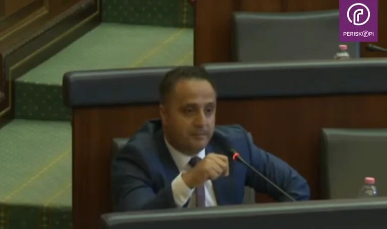 Selmanaj, Vetëvendosjes: Si është e mundur që më së shumti milionerë të dalin nga VV?