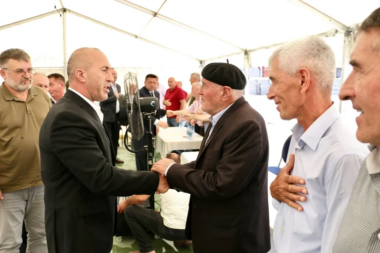 Haradinaj në familjen Veseli: Baca Fazli la trashëgimi të madhe mbrapa, fëmijë të brumosur me atdhedashuri