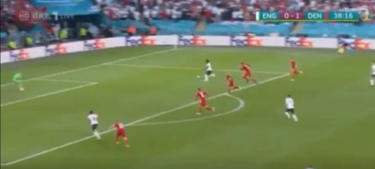 Anglia zbret me këmbë në tokë danezët, barazohet rezultati me një autogol të pafat