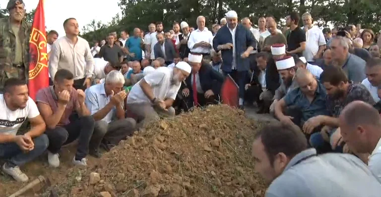 Memli Krasniqi thotë se Kadri Veseli ka bërë kërkesë për të ardhur në Kosovë, po pritet vendimi
