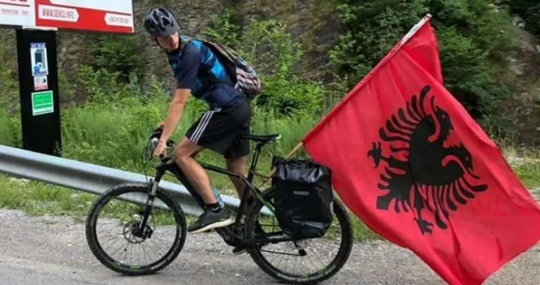 Një kosovar nga Gjermania ia mësyn Kosovës me biçikletë, bëri 28 ditë rrugë