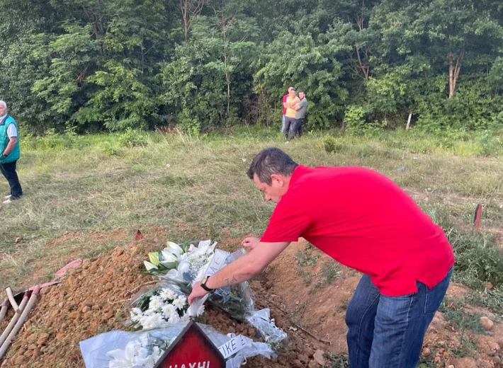 Te familja Veseli: Astrit Haraçija me kurorë speciale në emër të LDK’së