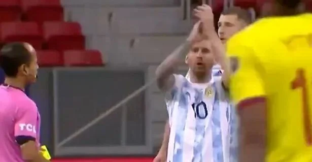 Lionel Messi beseitigt Yerry Mina nach einem entscheidenden Fehler in Copa America