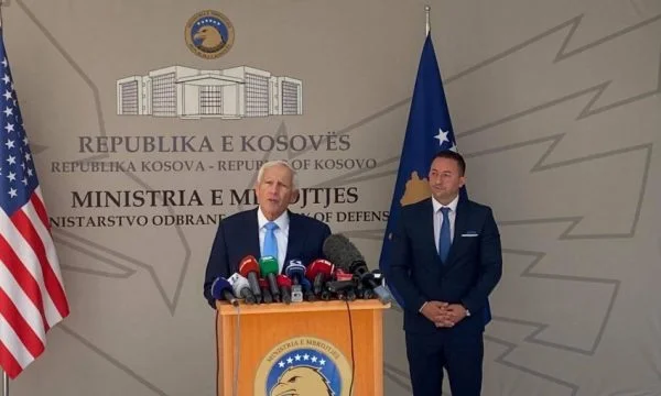 Clark si impegna per governo “Kurti” diventa consigliere del ministro Mehej