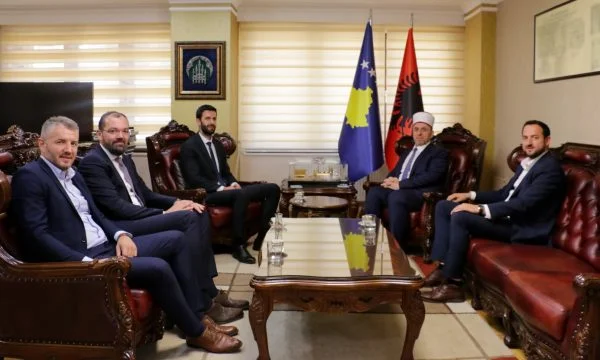 Los diputados practicantes del Islam de VV se encuentran con Mufti Ternava: Expresando gratitud