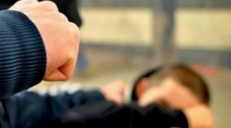 I fratelli portano il marito della sorella in ospedale a Lipjan