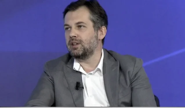 Ceku explique l'emploi familial: Le seul critère est le professionnalisme.
