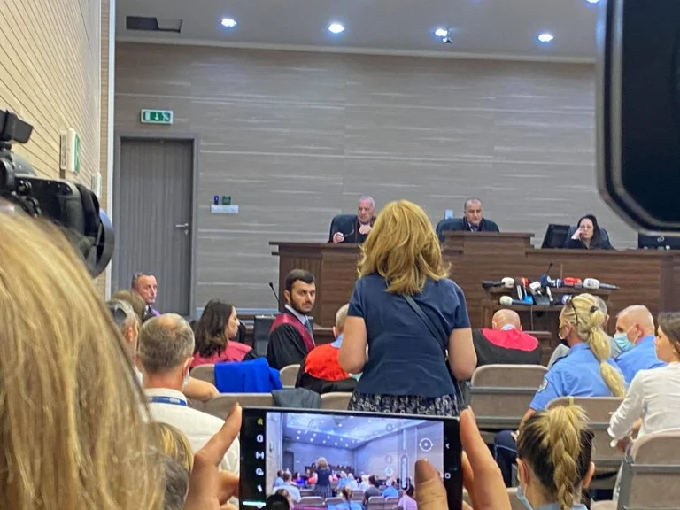 La ex esposa de Ivanovic está de acuerdo en hablar en la sesión: fui invitado como testigo, no como parte dañada
