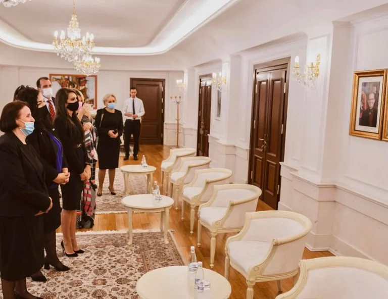 President Osmani hosts former President Rugova's family (Photo) at the meeting