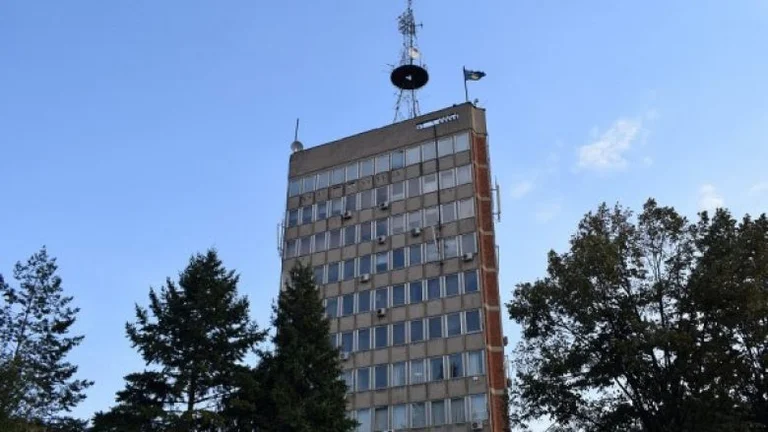 31 Jahre Priština Radio Television Überholung