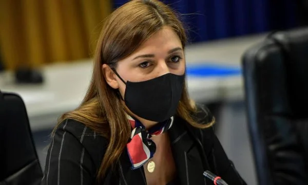 Tage bevor sie eine dritte Mutter wurde, veröffentlicht Minister Haxhiu Bilder von Kindern