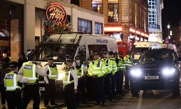 2 policías heridos después de las calificaciones de Inglaterra en la semifinal europea