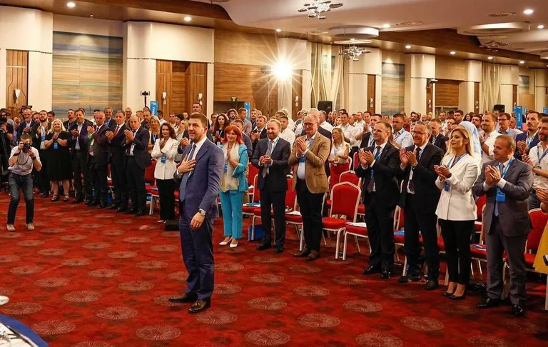 Arifi pour l'élection de Krasniqi à la tête du PDK: Il doit en être de même pour le Kosovo européen