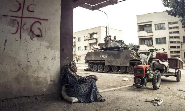 Le journal américain publie un moment rare en 1999 au Kosovo comme photo du jour