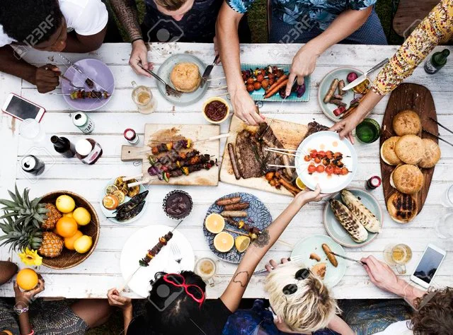 Una razón para animarte a consumir mucha comida en una comida
