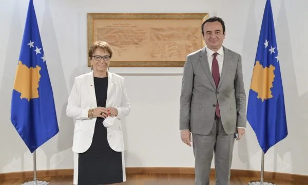 Solía llamarla hipócrita, hoy Kurt hospedó a Doris Pack.