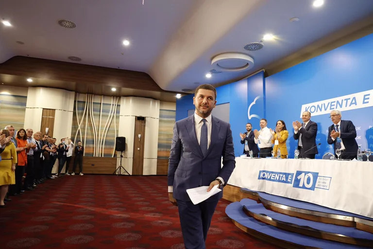 Memli Krasniqi gewählter Vorsitzender PDK)
