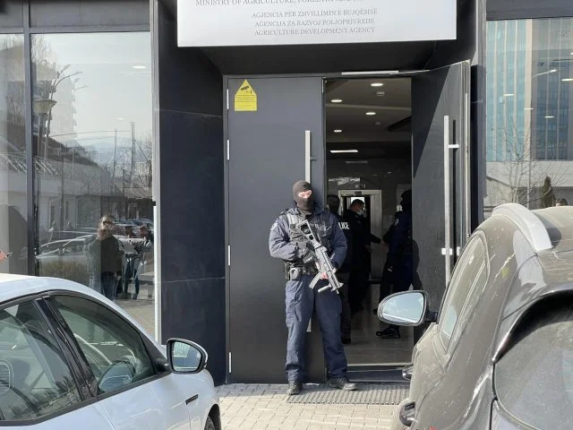 Aksioni: “U konfiskuan edhe dy valixhe me para”