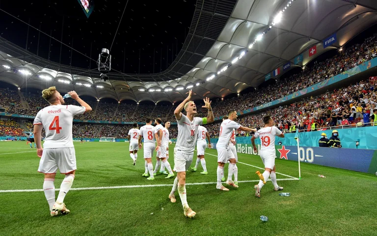 Shaqiri e Jaka Svizzera per giocare contro la Spagna in “Gazprom Arena