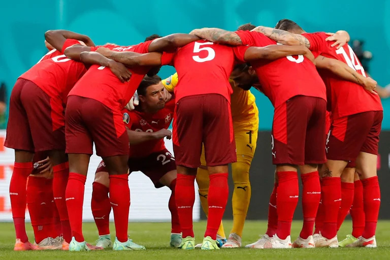 La première section entre la Suisse et l'Espagne se termine, avec beaucoup de chance l'équipe Enrique
