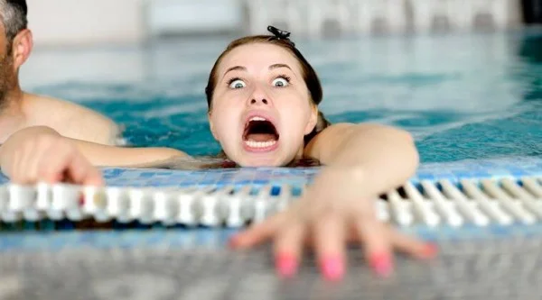 Was ist Angst vor Wasser und wie wird das Problem behoben?