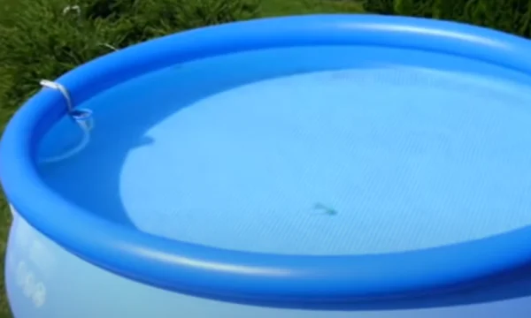 L'enfant s'étouffe sur des bases en plastique, est envoyé à CKUK pour le traitement