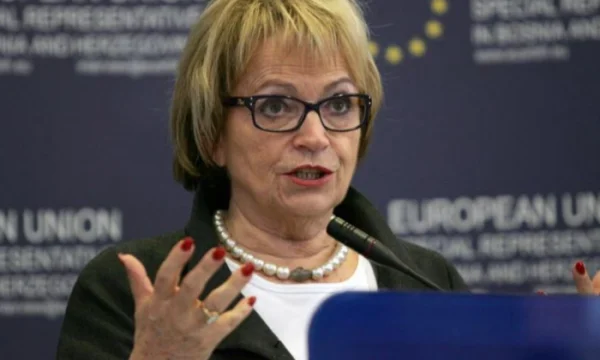Doris Pack: Il Kosovo deve liberare i visti, non rinunciare